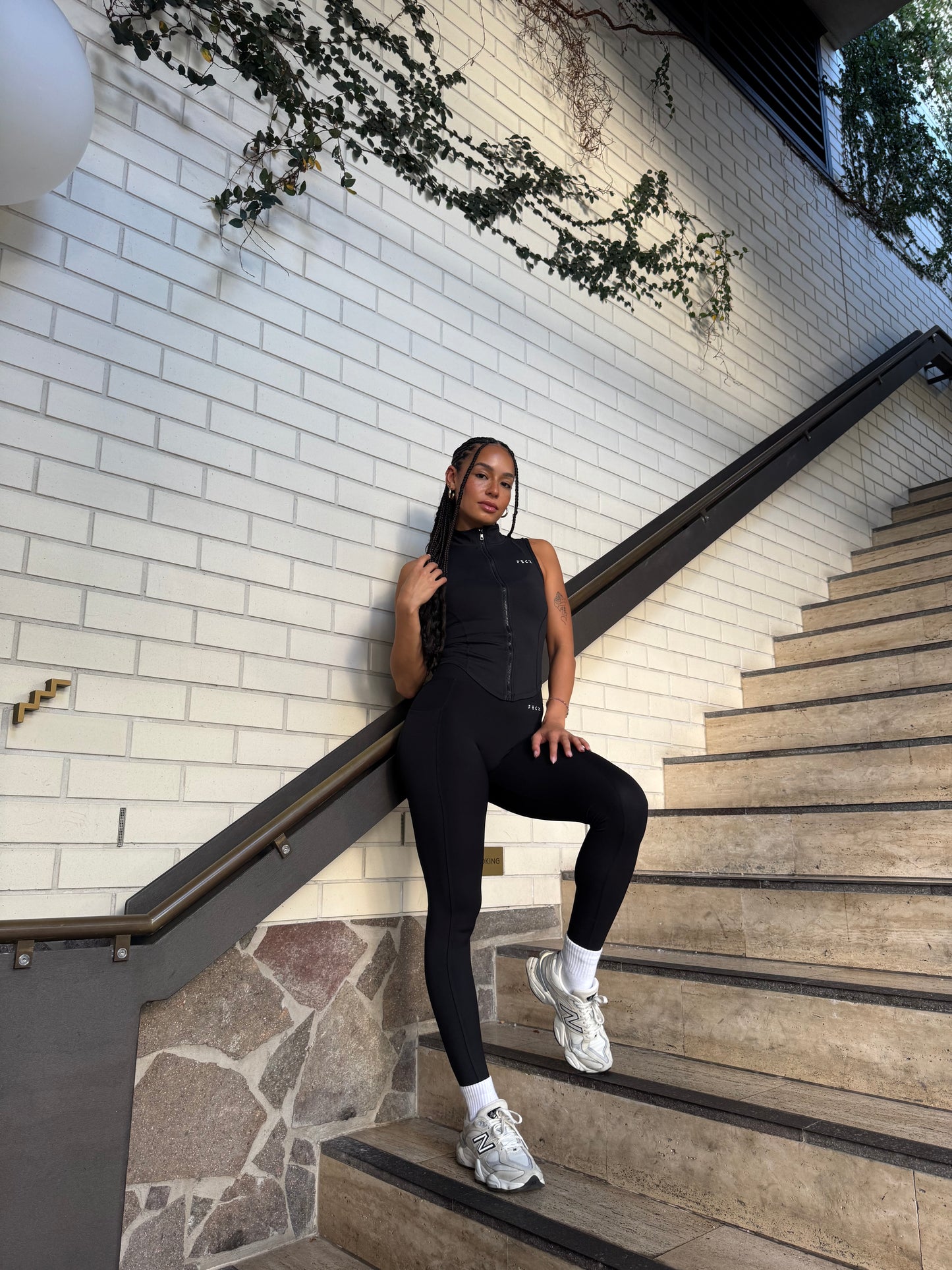 ELEVATE VEST - BLACK